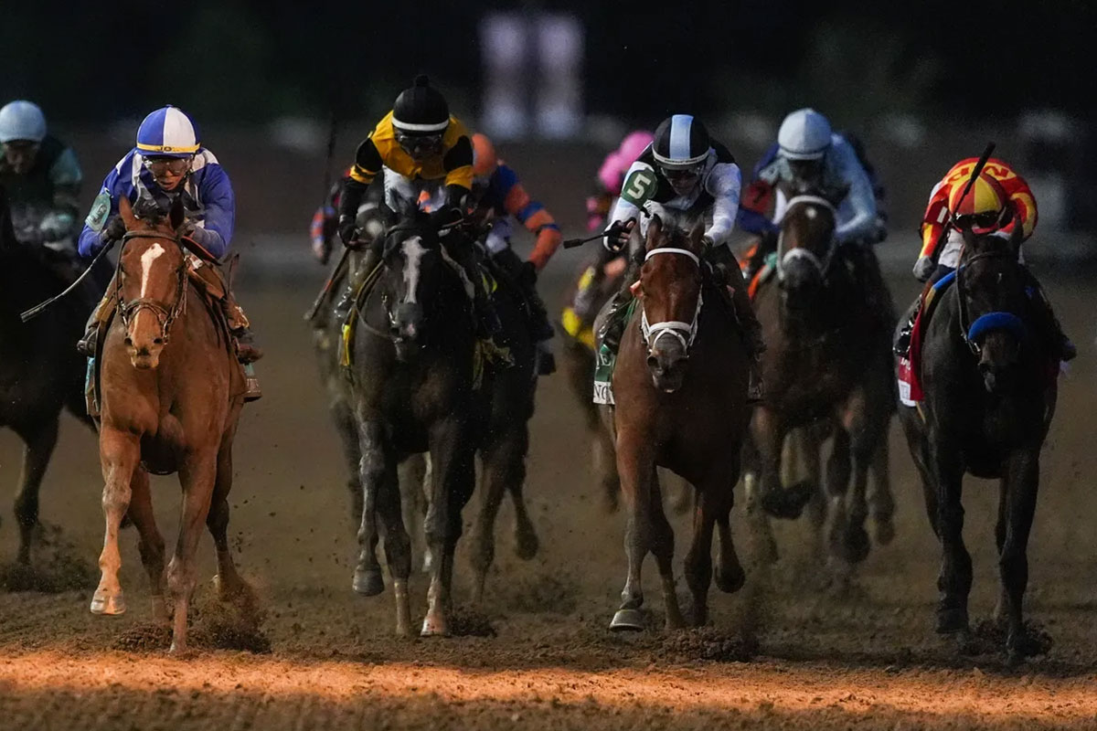 Meaning/Hernandez post parade | first turn at Churchill Downs